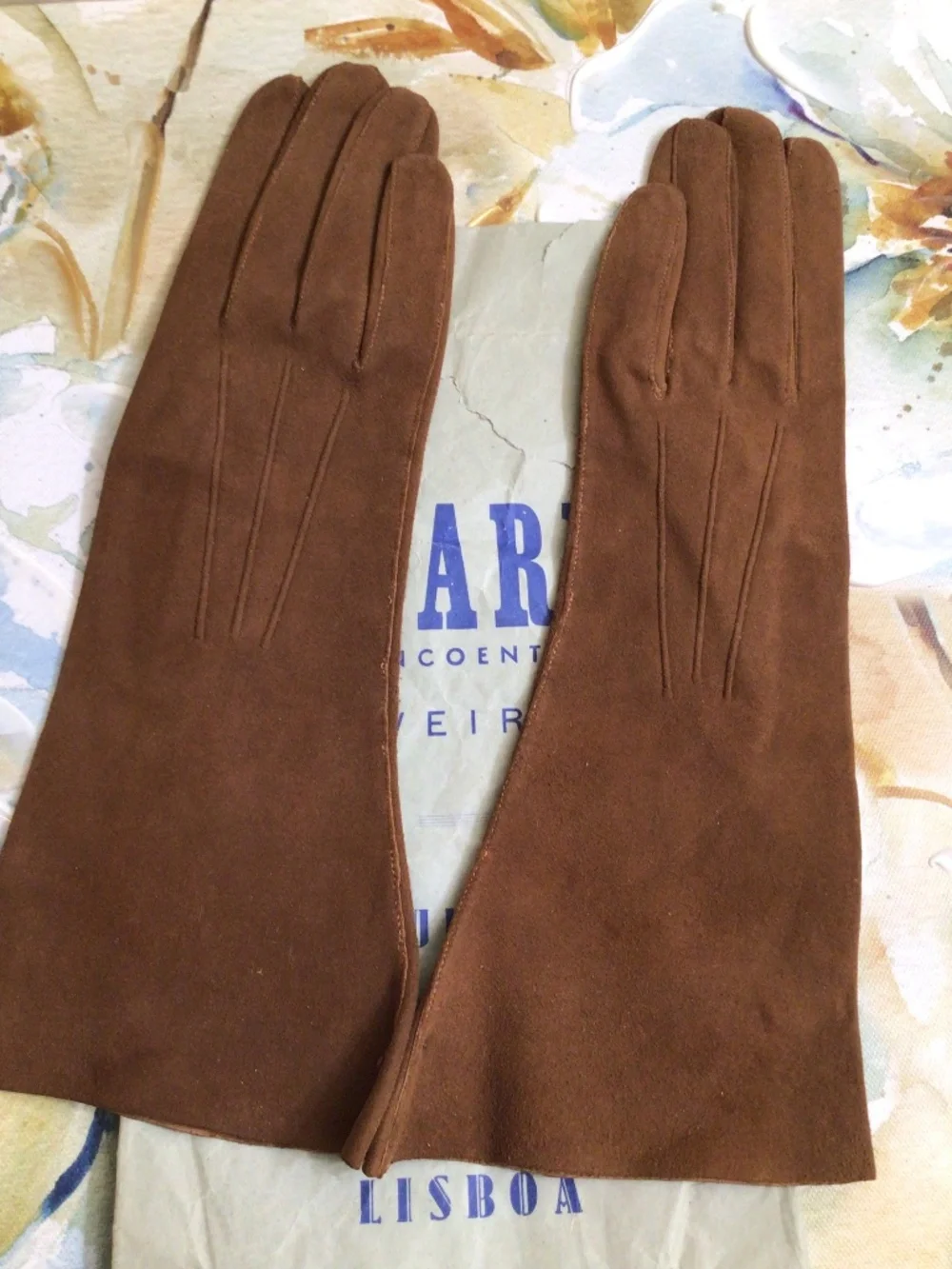 Vintage Womens Brown Suede Gloves Mid Length